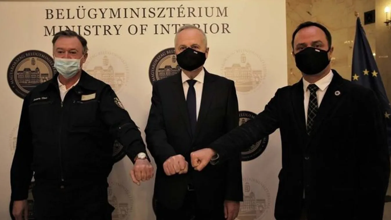 Születésnapi ajándékot kaptak az önkéntes tűzoltók