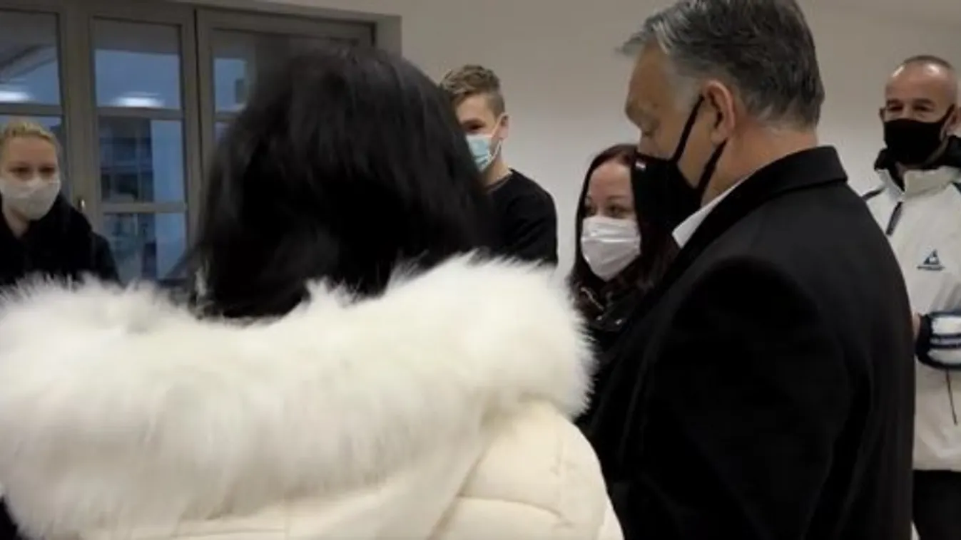 Orbán Viktor: Önkéntes munka, teljes fegyverzetben védekezünk - Videó!