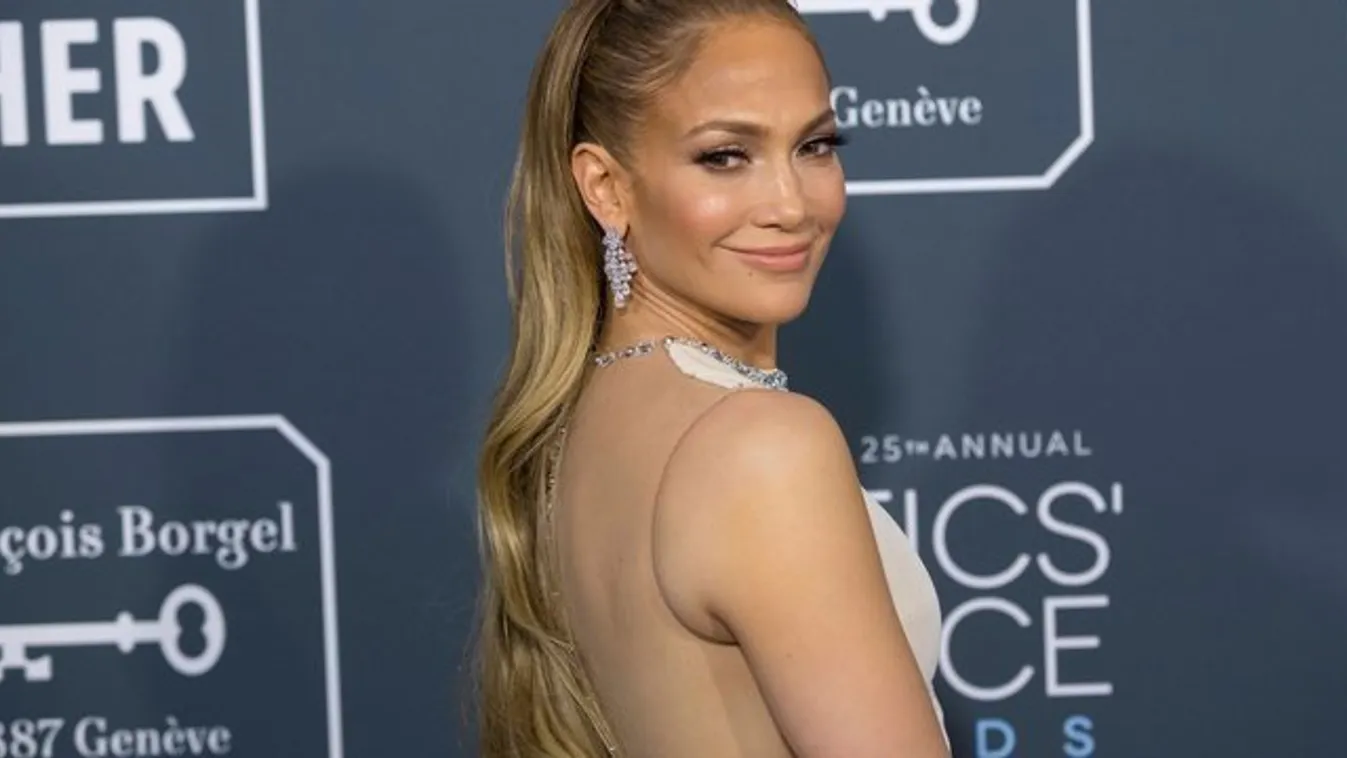 Jennifer Lopez most melltartót felejtett el felvenni, de bánja ezt valaki? - fotó