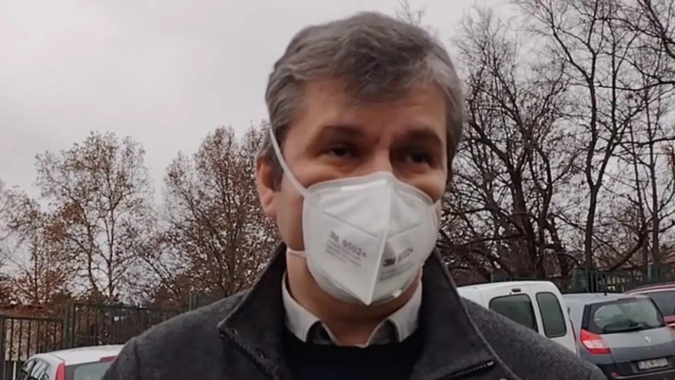 Hadházy Ákos zaklatja a kórházi dolgozókat és erről még videót is készített – videó