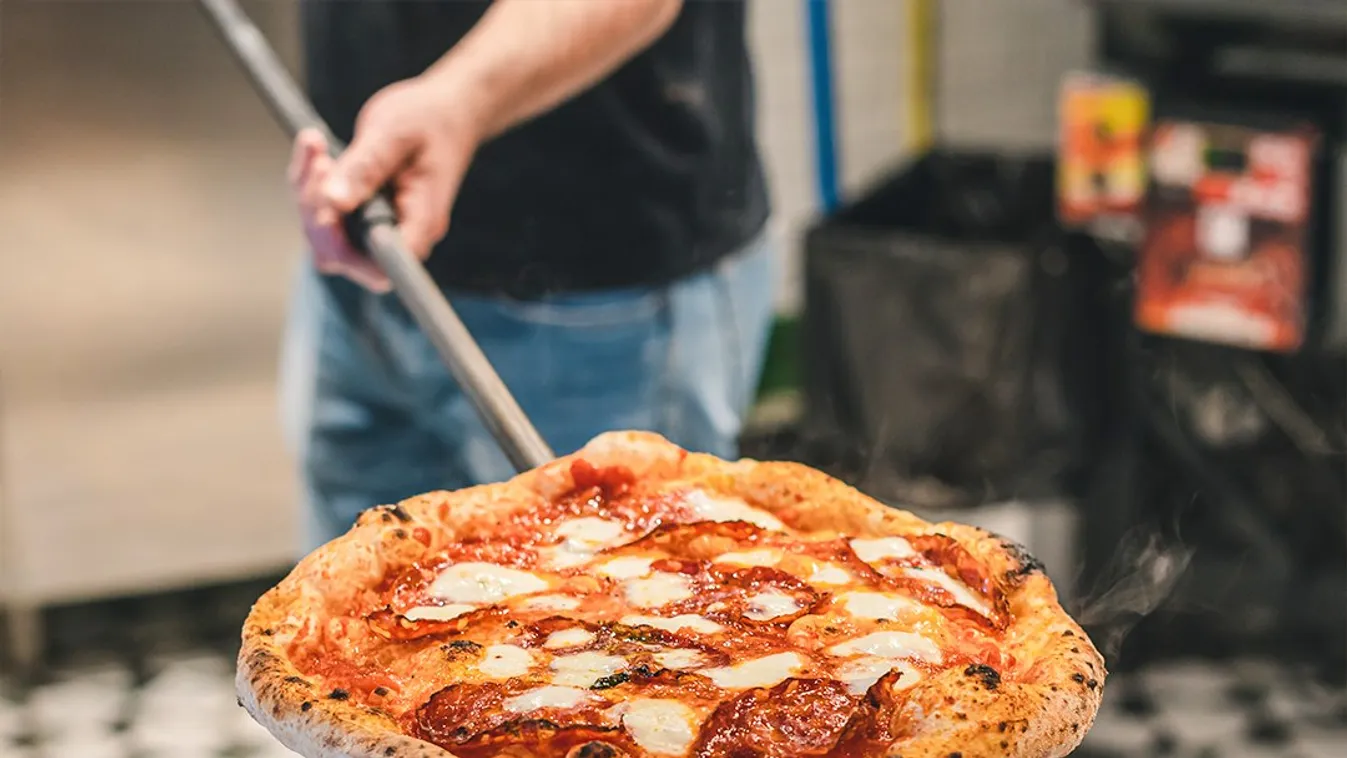 Nápolyi pizzát és rántott malacfület is rendelhetünk szilveszterkor