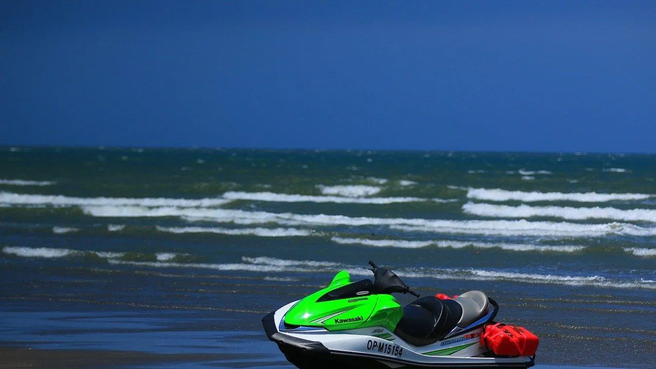 Egy hősszerelmes férfi jet-skivel szelte át a tengert, nem lett jó vége