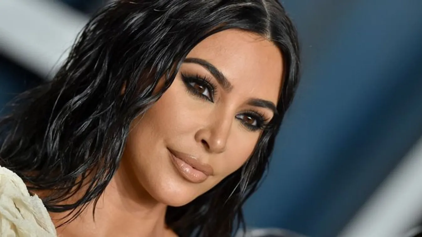 Megszállta a karácsony szelleme? Rajongóit pénzeli Kim Kardashian