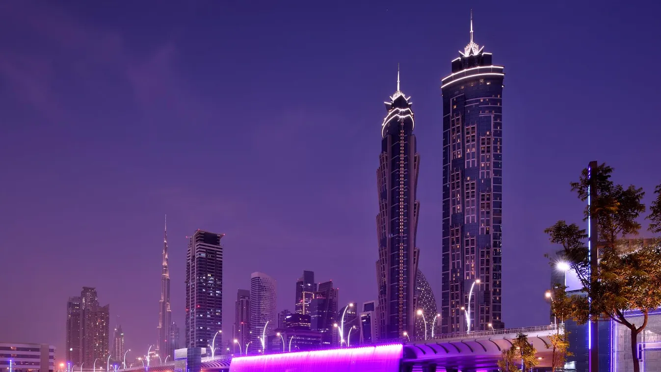 Ingyen szállás a repülőjegy mellé: így csábít az Emirates Dubajba