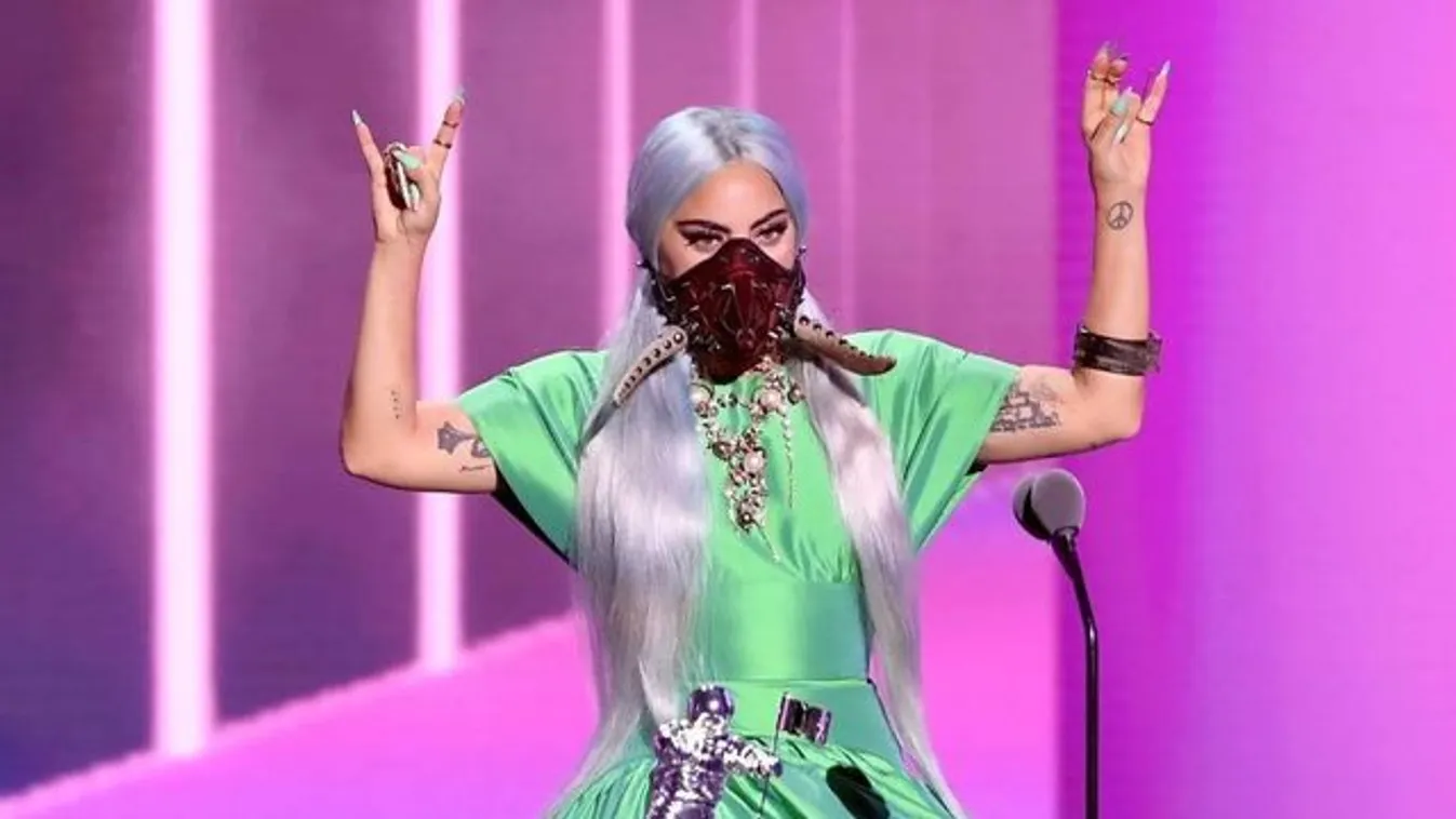Egy szál bugyiban szexizik Lady Gaga – azt reméli, ez majd többet hoz a konyhára