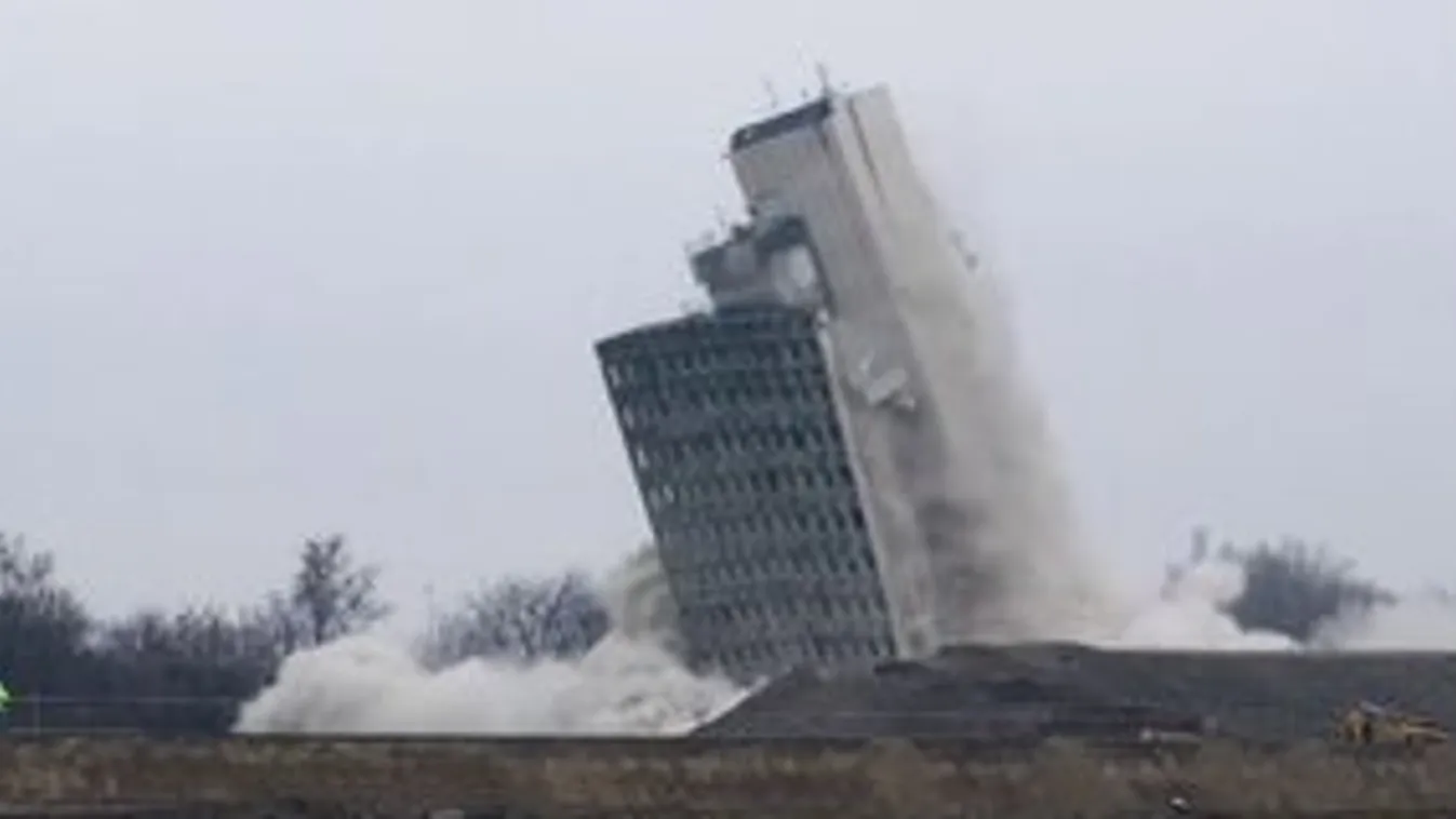 Robbanás rázta meg Budapestet: egy hatalmas épület omlott össze - helyszíni videó