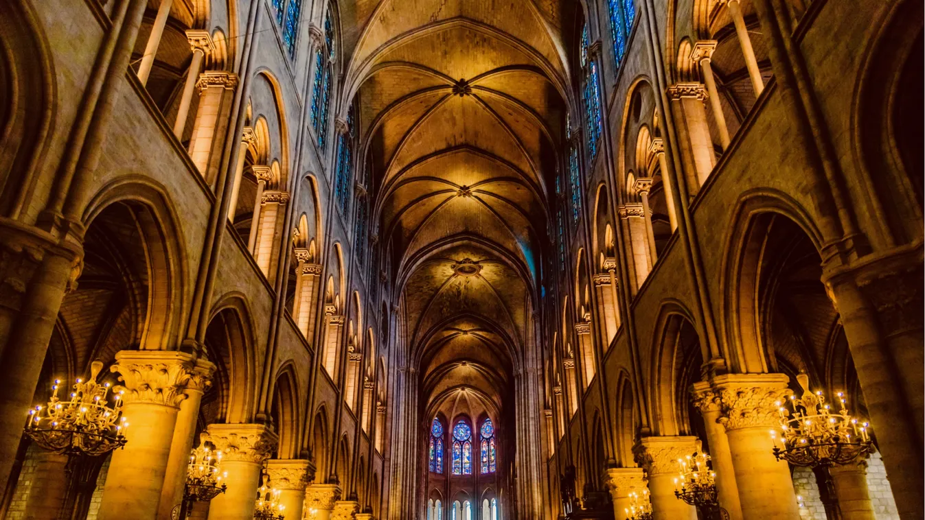 Jean-Michel Jarre a Notre-Dame-ban ad virtuális újévi koncertet