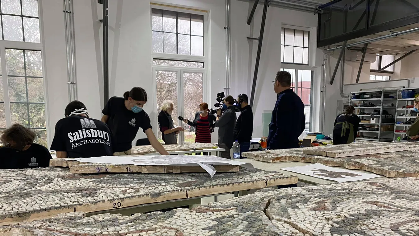 Restaurálták a négy római császár lábnyomát is őrző szombathelyi mozaikokat