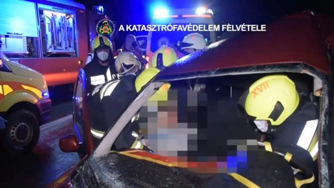 Drámai videó - így emelték ki a roncsból a sofőr holttestét az M0-áson szenteste