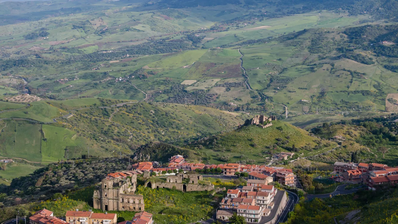 Szicíliában 1 euróért kínálnak eladó házakat Etnára nyíló panorámával