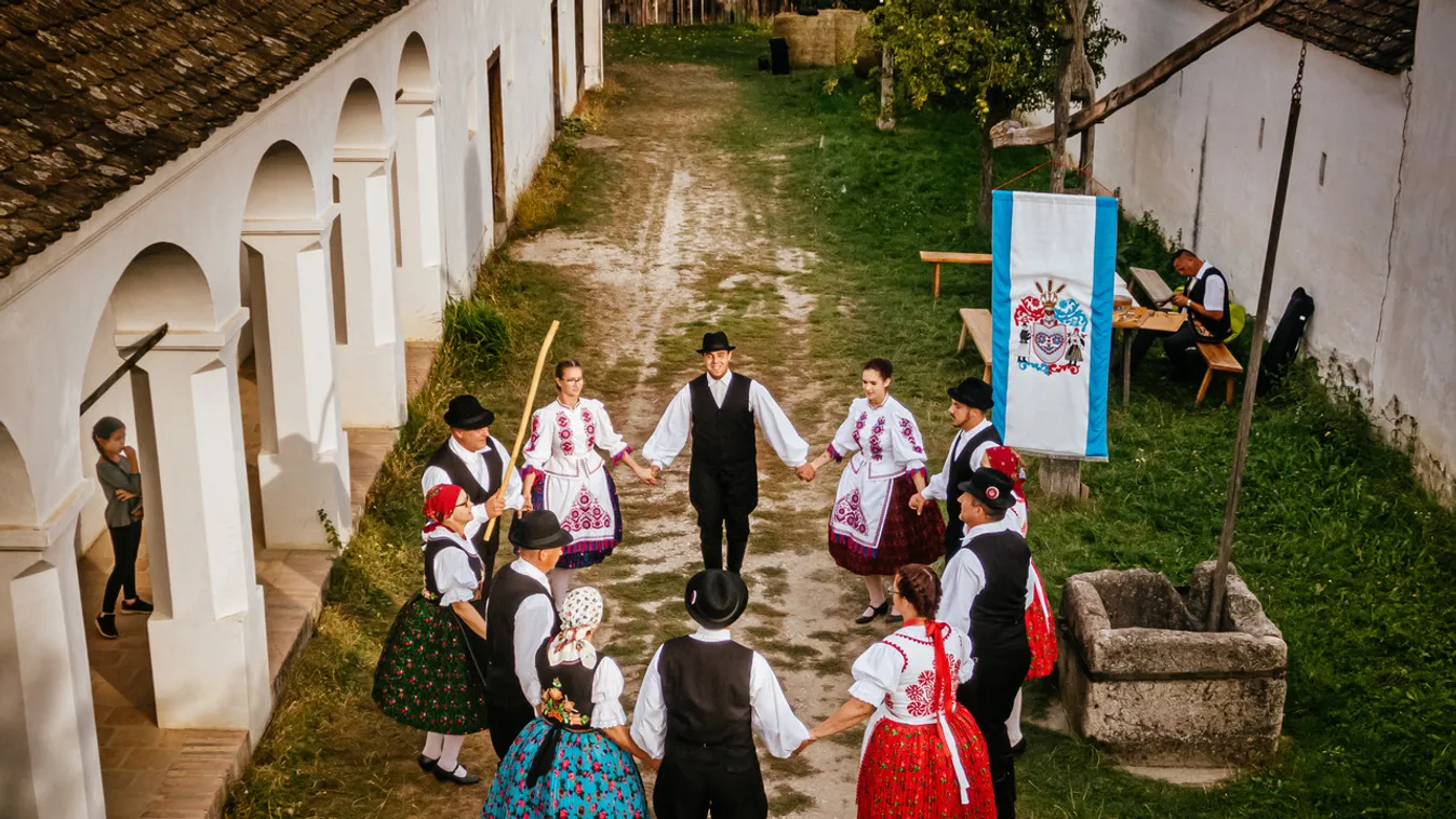 Egy karácsonyi népszokás, Buzsák élő hagyományai és egy magyar népi játék is felkerült az UNESCO listájára