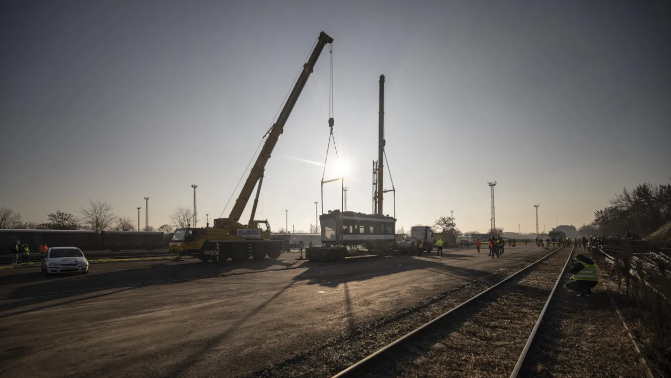 Megérkezett Magyarországra az első tram-train