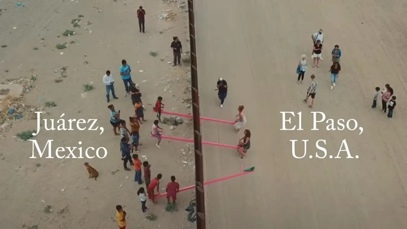 Díjat nyertek az amerikai-mexikói határon elhelyezett rózsaszín mérleghinták