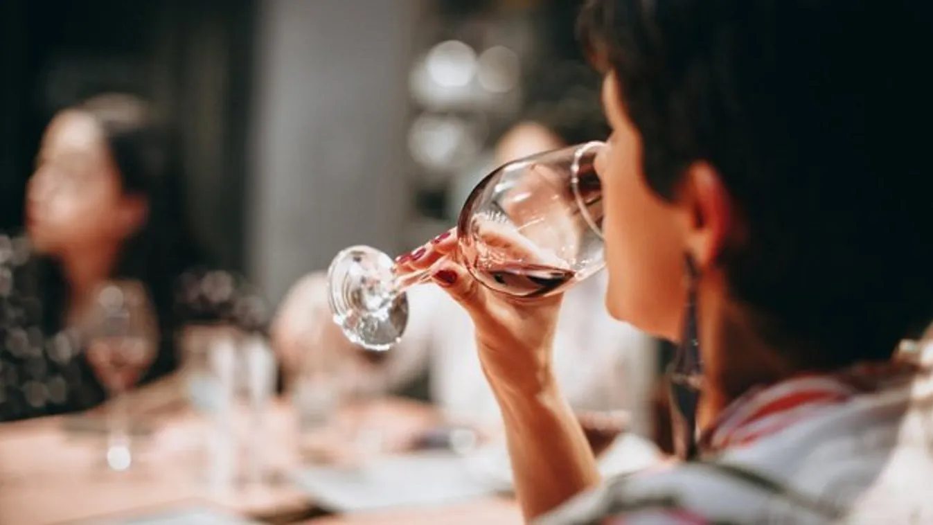 A kettő együtt nem megy: ha alkoholt iszik, lehet nem lesz hatásos a koronavírus elleni vakcina
