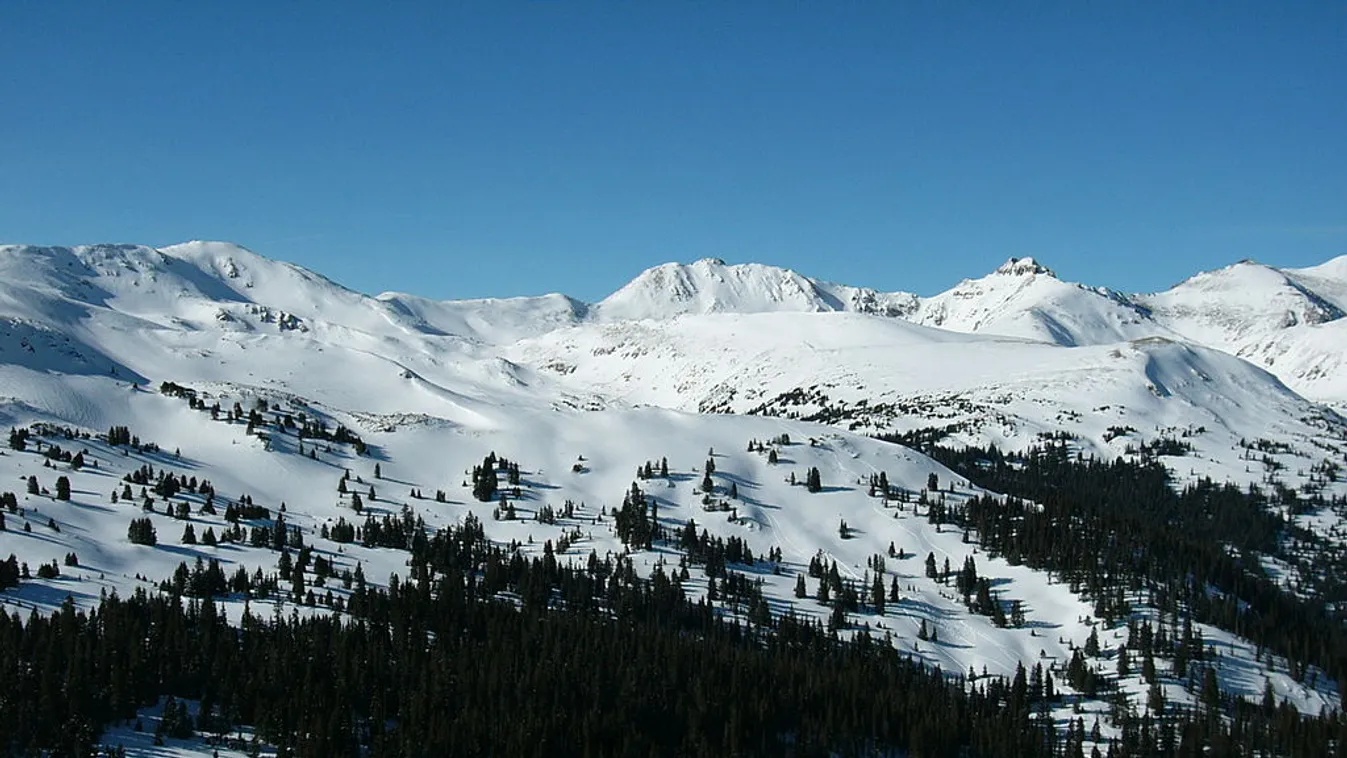 A snowboardos videóra vette, ahogy megindul alatta a lavina