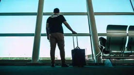 Annyira rettegett a koronavírustól, hogy három hónapig egy repülőtéren élt