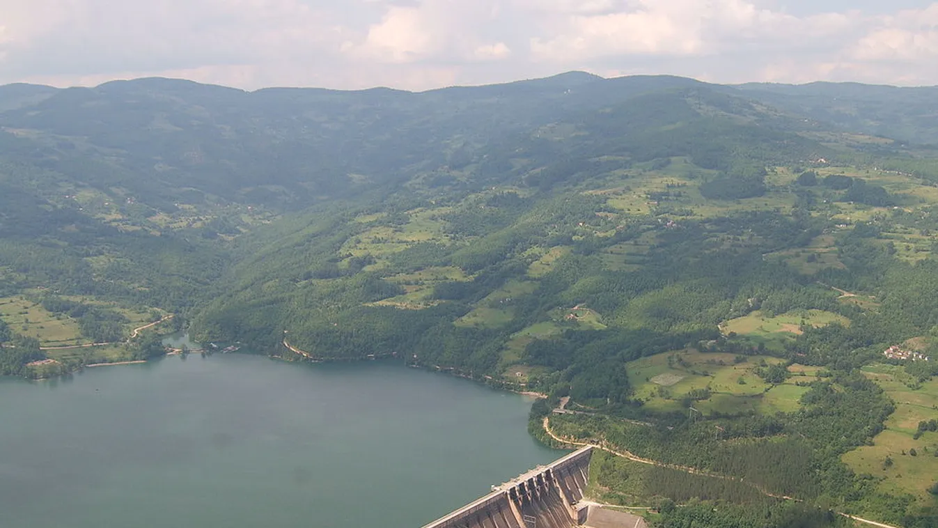 Hatalmas szemétszigetek torlaszolják el a Balkán folyóit