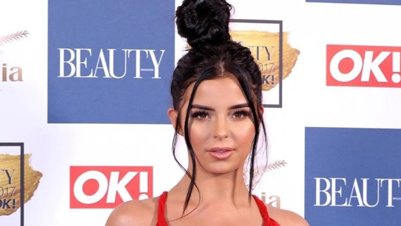 Ismételje utánunk: Demi Rose nagyon lassan rázza a melleit! videó