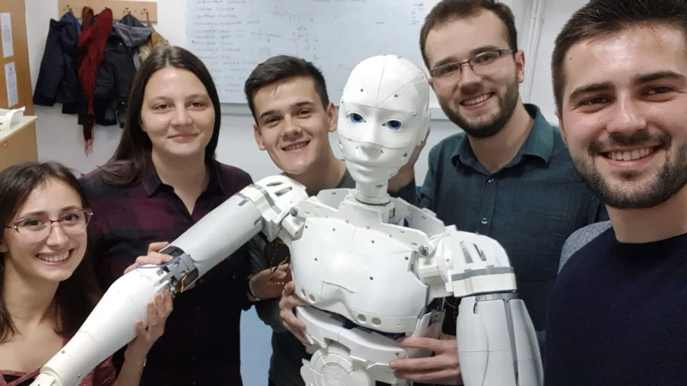 Egy humanoid robottal bővült a boszniai rockzenekar