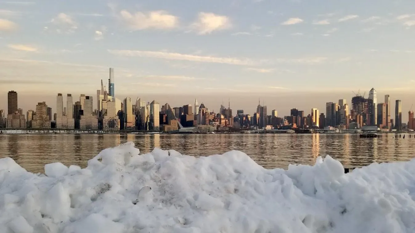 Hatalmas hó terítette be New Yorkot a héten, az emberek önfeledt hógolyócsatát vívtak