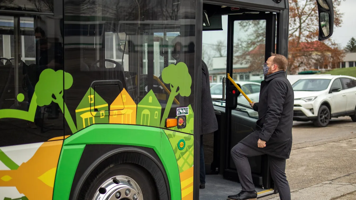 Mától csak elektromos buszok szállítják az utasokat Pakson