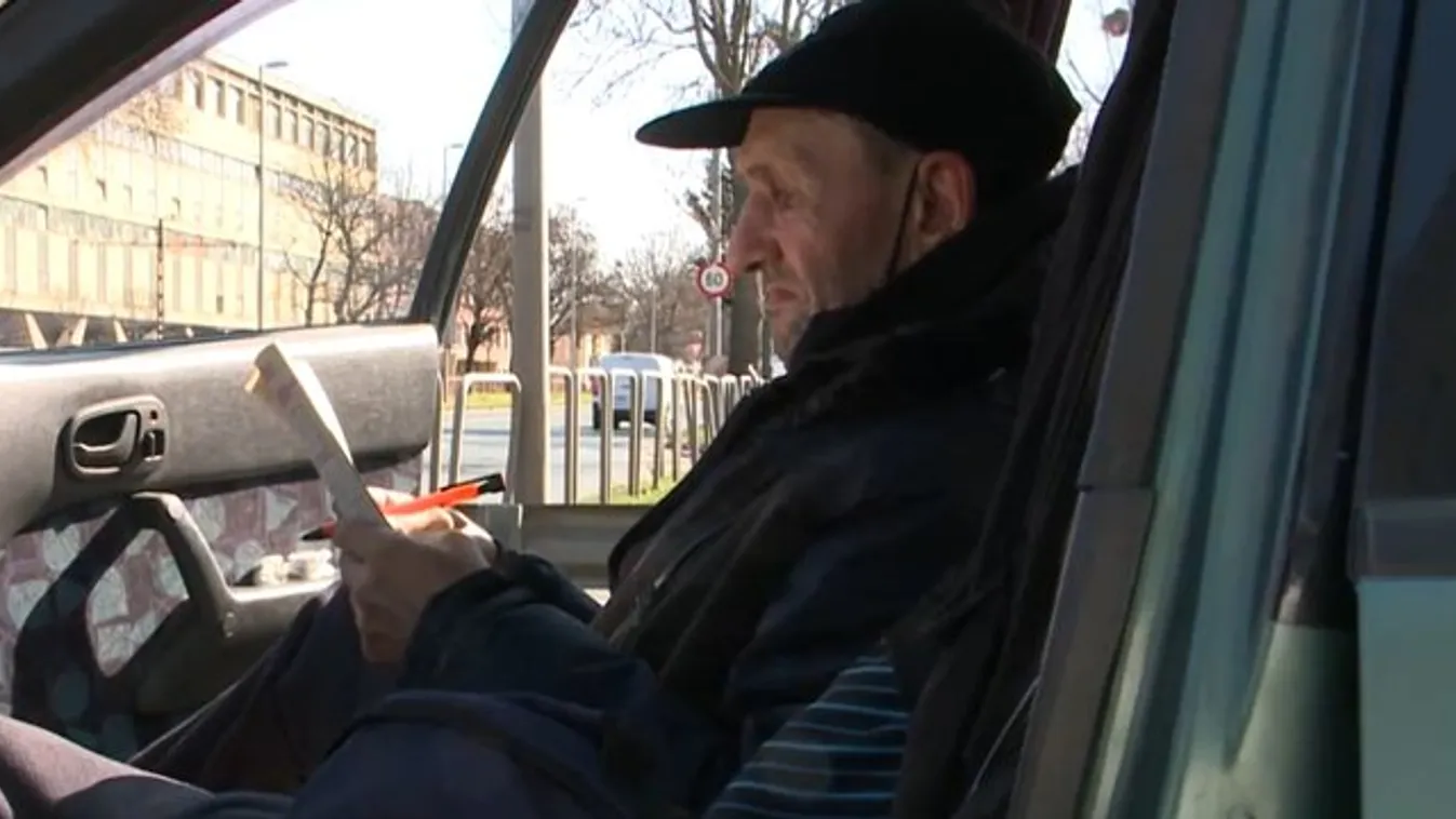 „Azt szeretném, ha saját vécém lenne és be tudnám csukni magam mögött az ajtót” – saját autójában él a 74 éves László