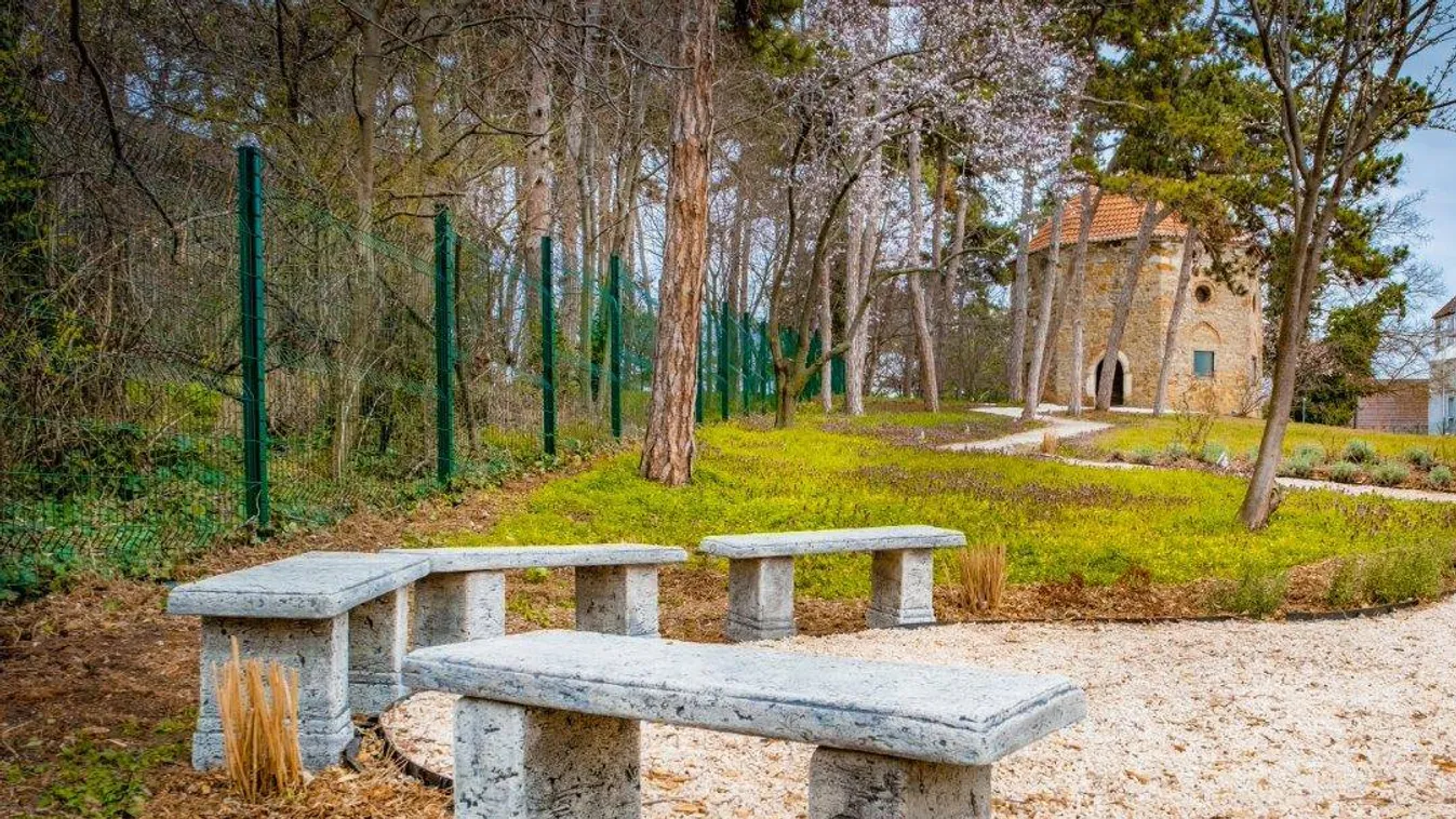 Új fényében látható a középkori muszlim síremlék Pécsett