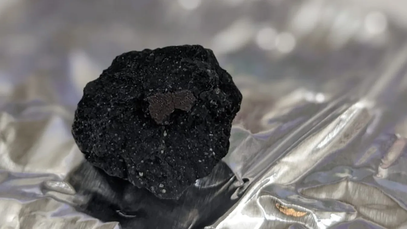 Angol kisváros kertjeiből kerülnek elő a múlt héten becsapódott meteorit darabjai