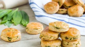 Ez a medvehagymás pogácsa még az immunrendszerét is felturbózza – recepttel