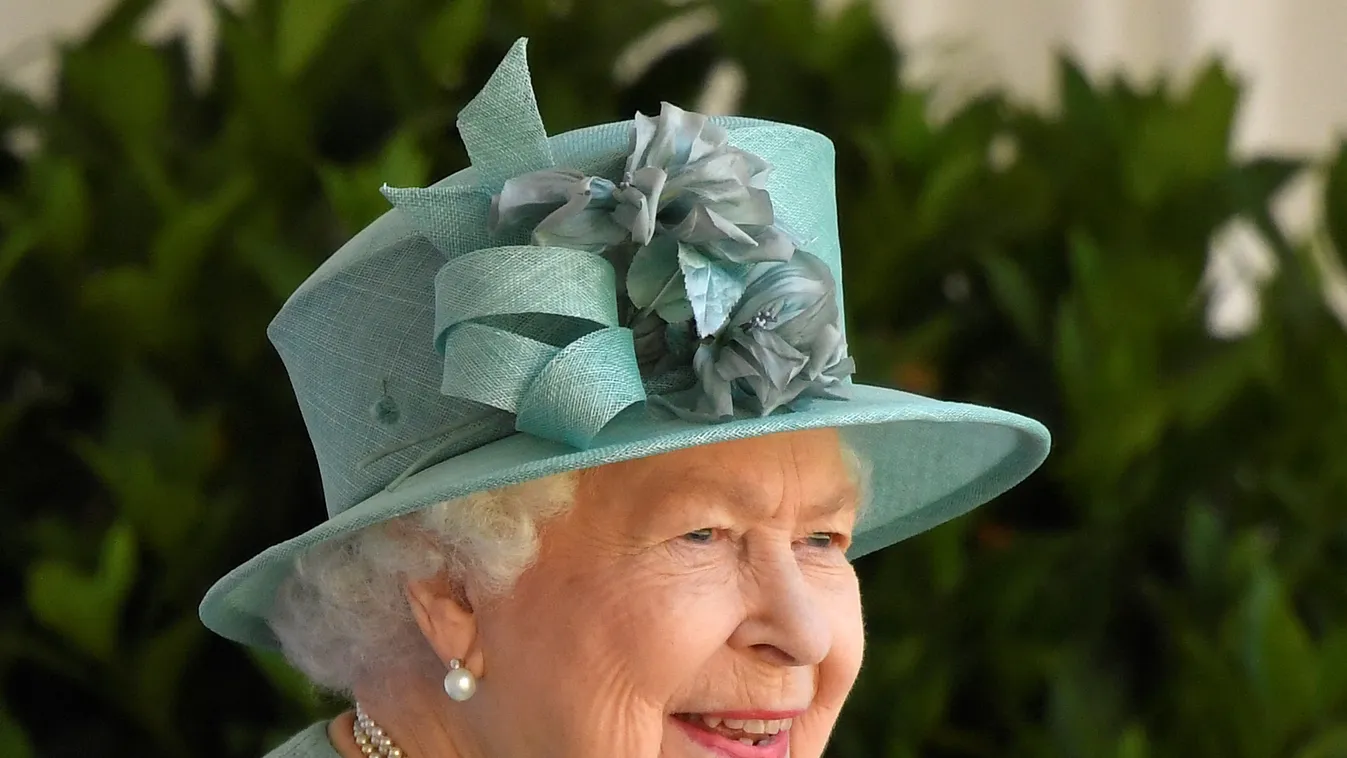 A brit uralkodó végre kimozdult Windsor ősi királyi rezidenciájából