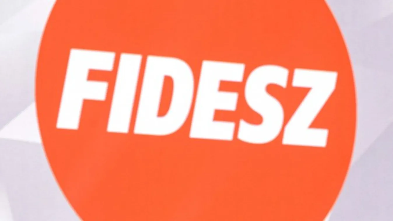 Döntöttek, a Fidesz kilép az Európai Néppártból