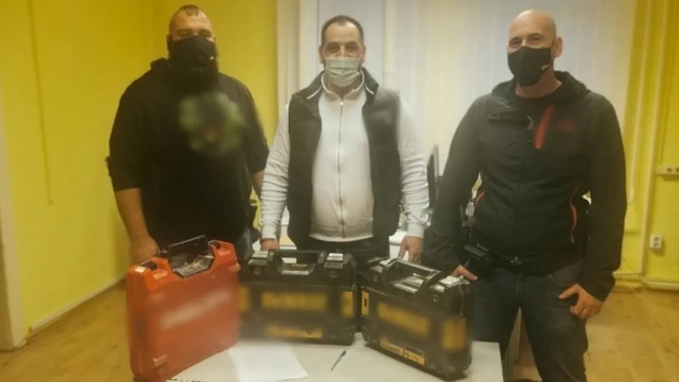 Félmillió forint értékben loptak egy Ferencvárosban parkoló autóból