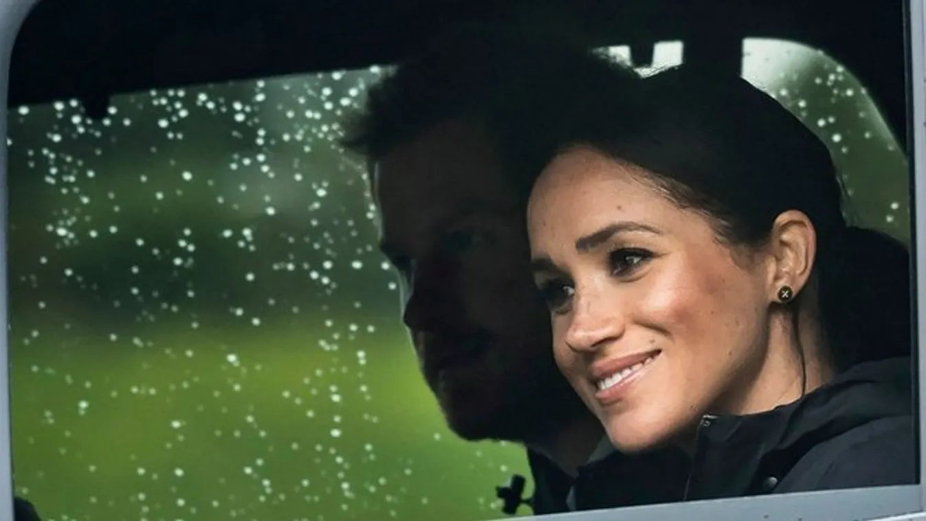 Megfejtették Meghan Markle nyakláncának jelentését – videó