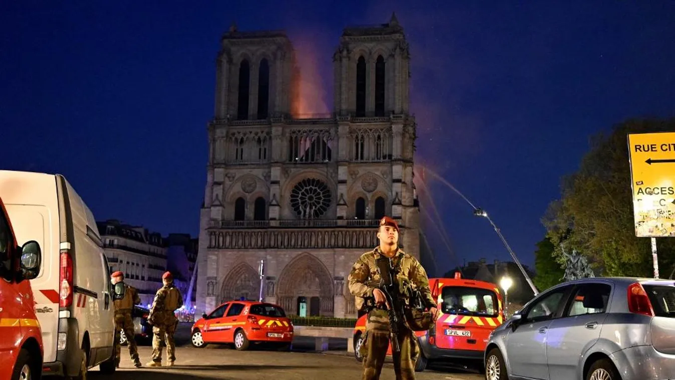 Amatőr felvételeket keres a Notre-Dame leégéséről a híres rendező