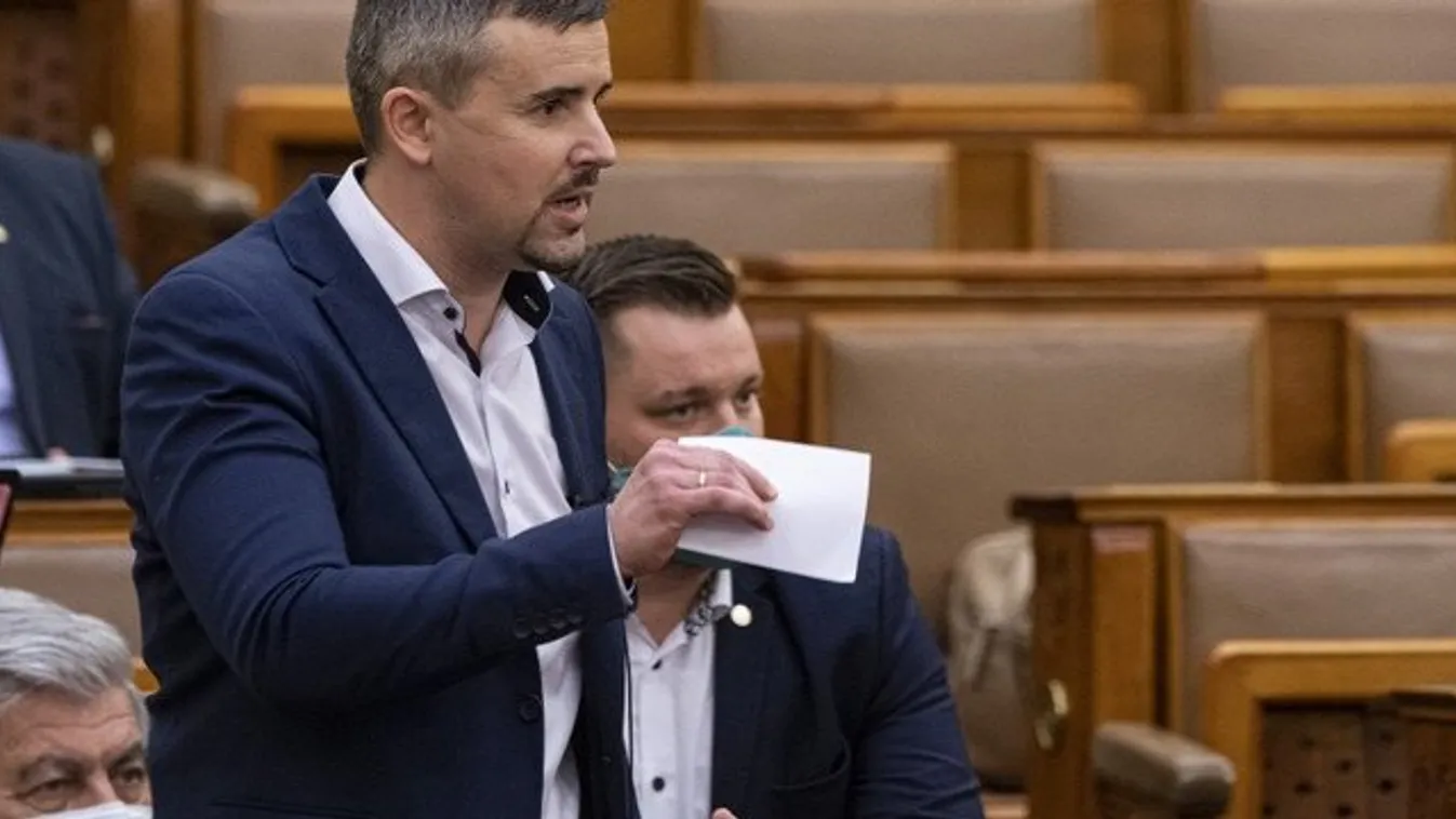 Saját sofőr mellett 2,4 milliós fizetést is magáénak tudhat Jakab Péter