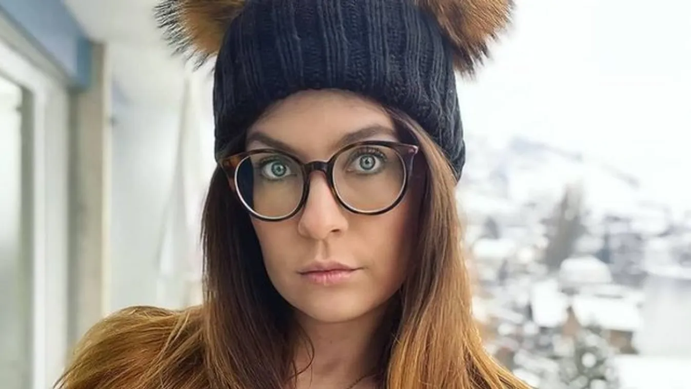 Ha nem a gigamellű szépség dekoltázsát nézi fél órája, akkor hazudik! szexi fotók