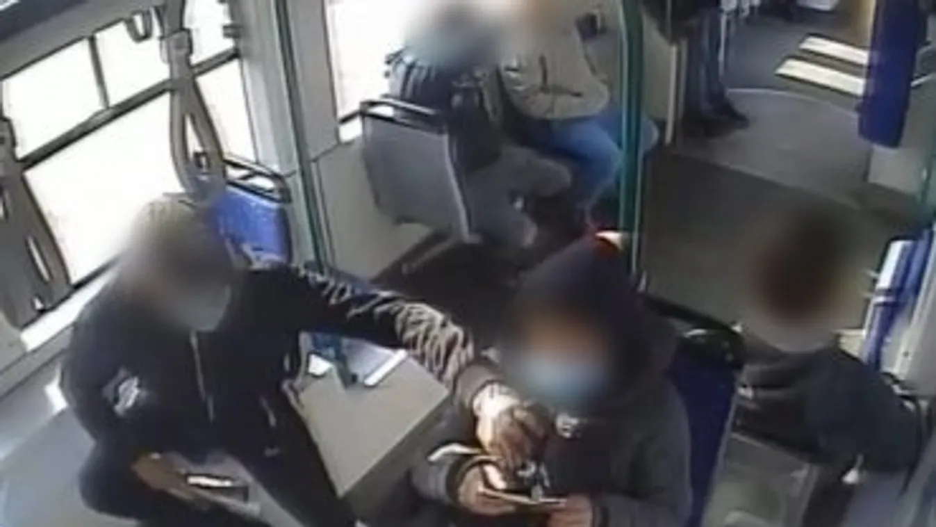 Megtalálták a férfit, aki az 1-es villamoson utasok kezéből kapta ki a telefonokat - Videó