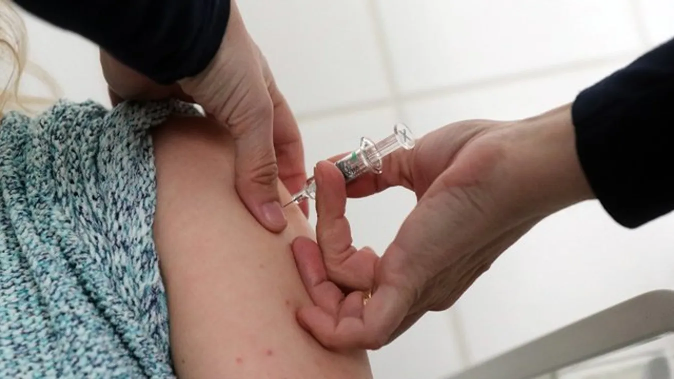Egy hónap múlva a 12-15 éves korosztályt is elkezdhetik beoltani