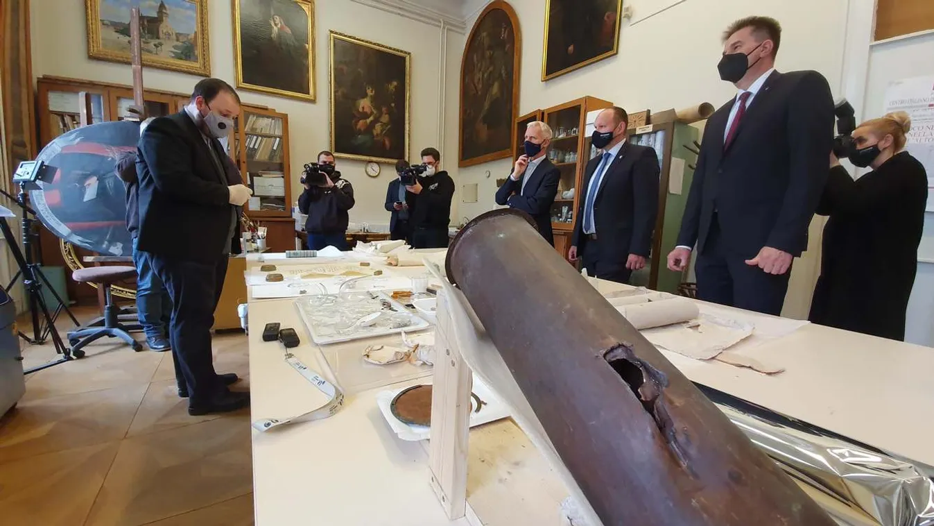 Hamarosan bárki megnézheti, mit rejt az esztergomi bazilika 170 éves időkapszulája