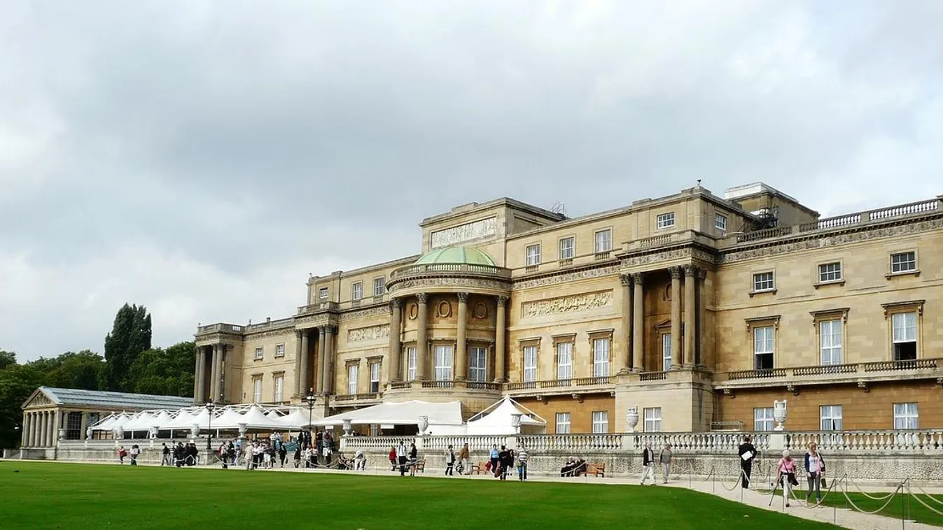 Idén nyáron a látogatók már a Buckingham-palota kertjében is piknikezhetnek