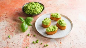 Mustár és méz teszi tökéletessé a csicsókafőzeléket – tányéron a szegények krumplija és egy kiváló zöldborsópesto