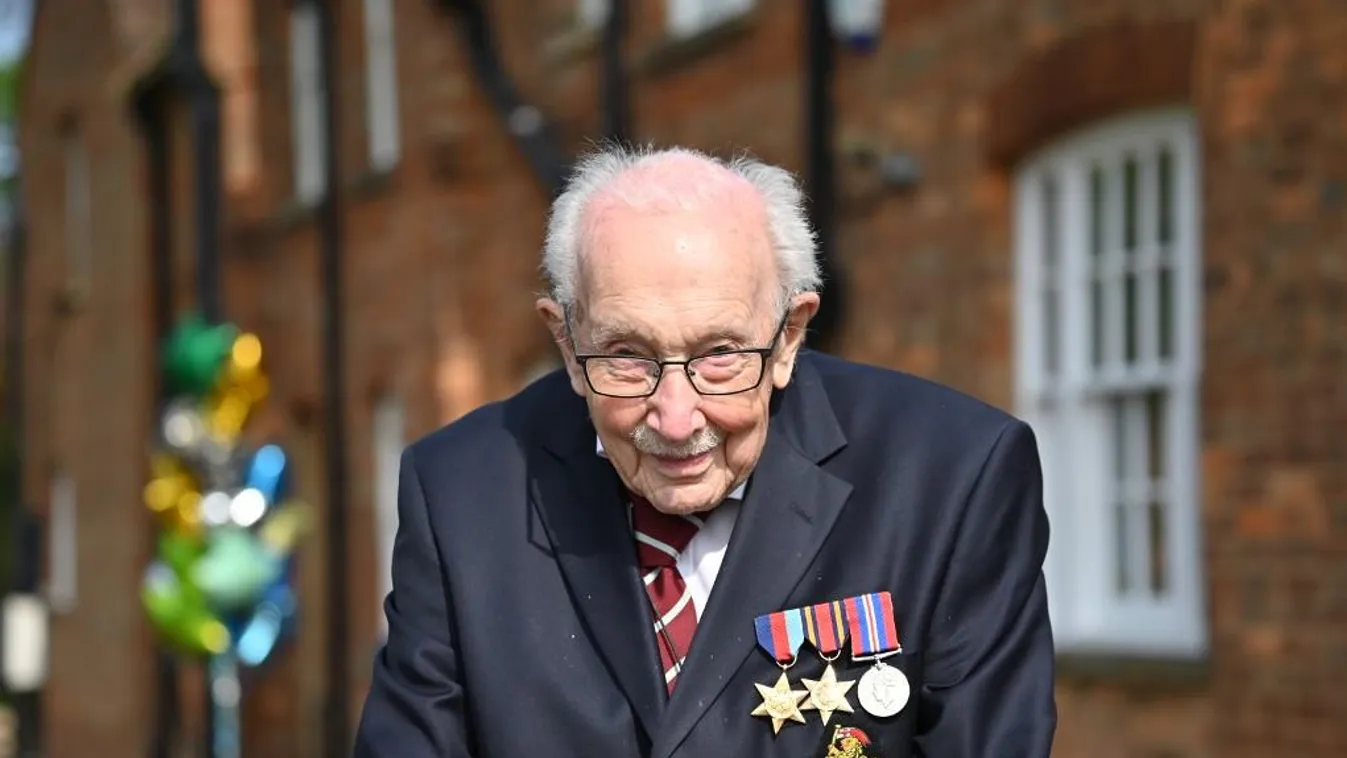 Falfestmény készült Sir Tom Moore kapitány emlékére Manchesterben