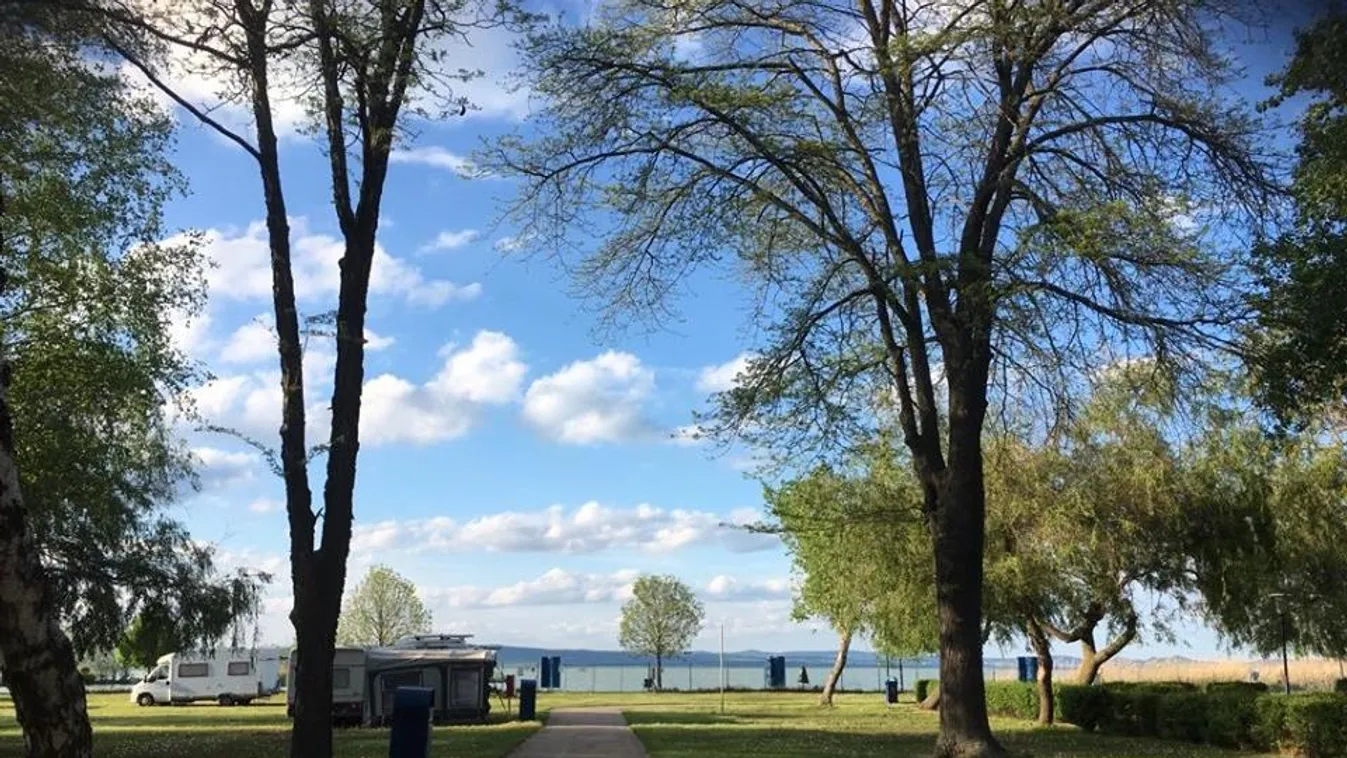 Idén még nyaralhatnak ebben a Balaton-parti kempingben, jövőre már lakópark lesz a helyén