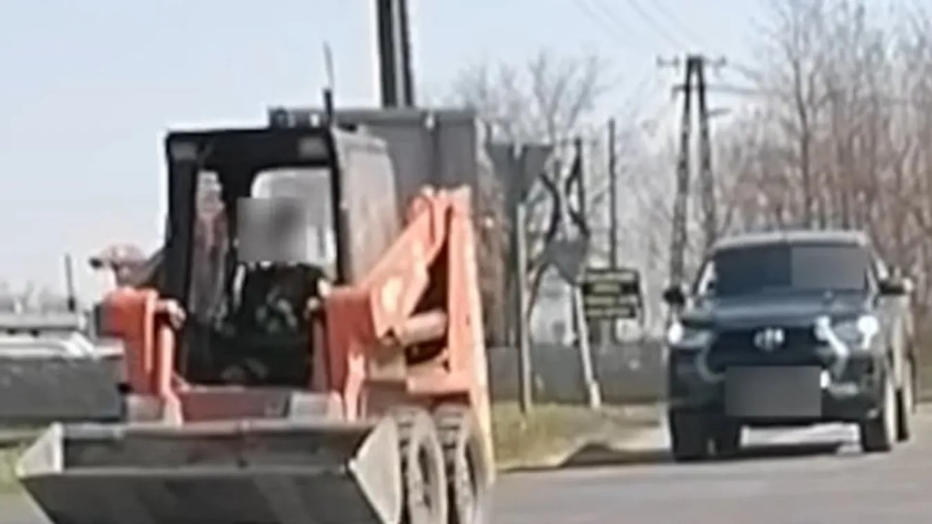 Bizarr látvány: Munkagéppel robogott egy tízéves Dabason – videó
