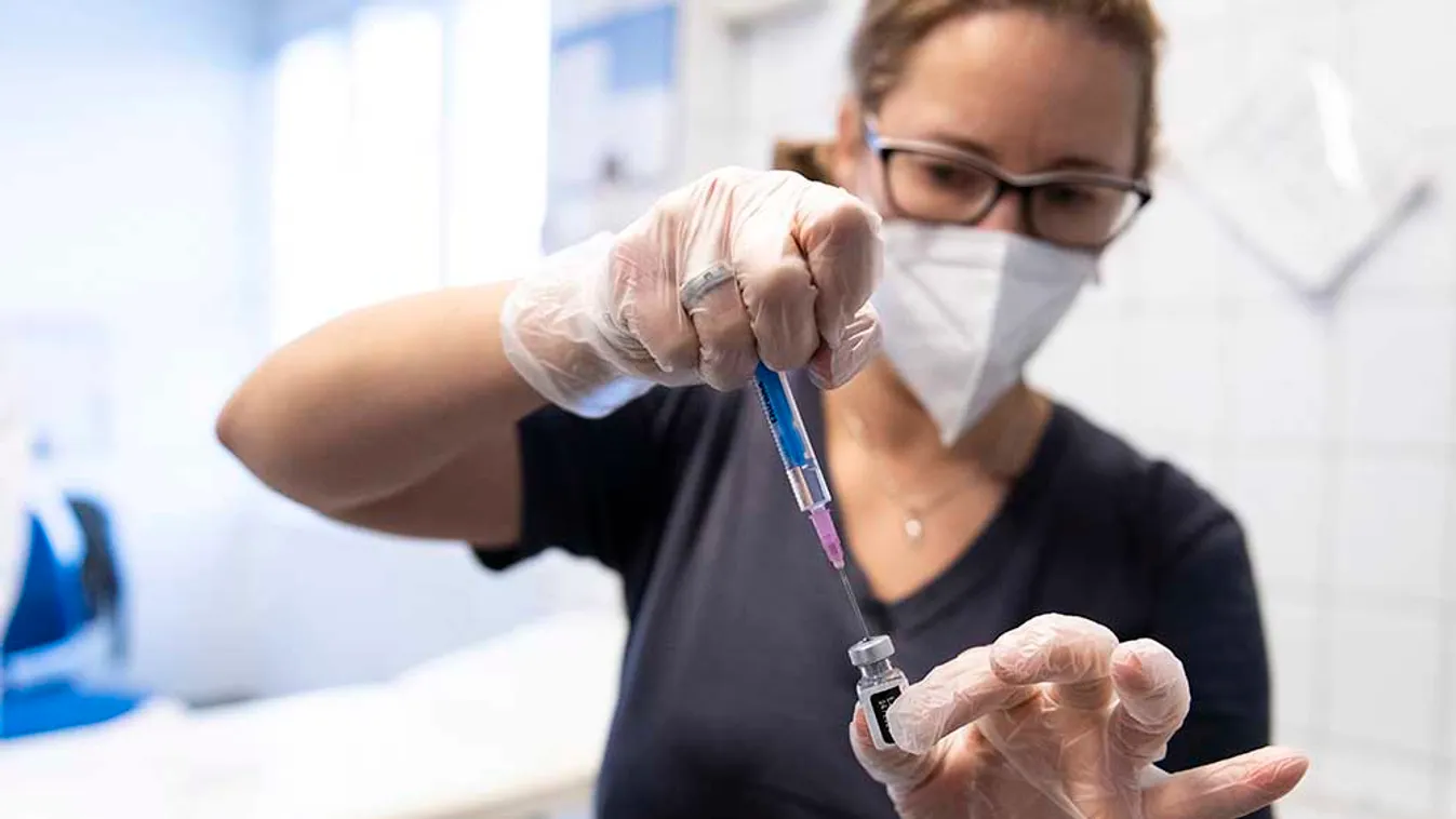 Ez a vakcina véd az indiai variáns ellen, de harmadik adag is kell majd belőle