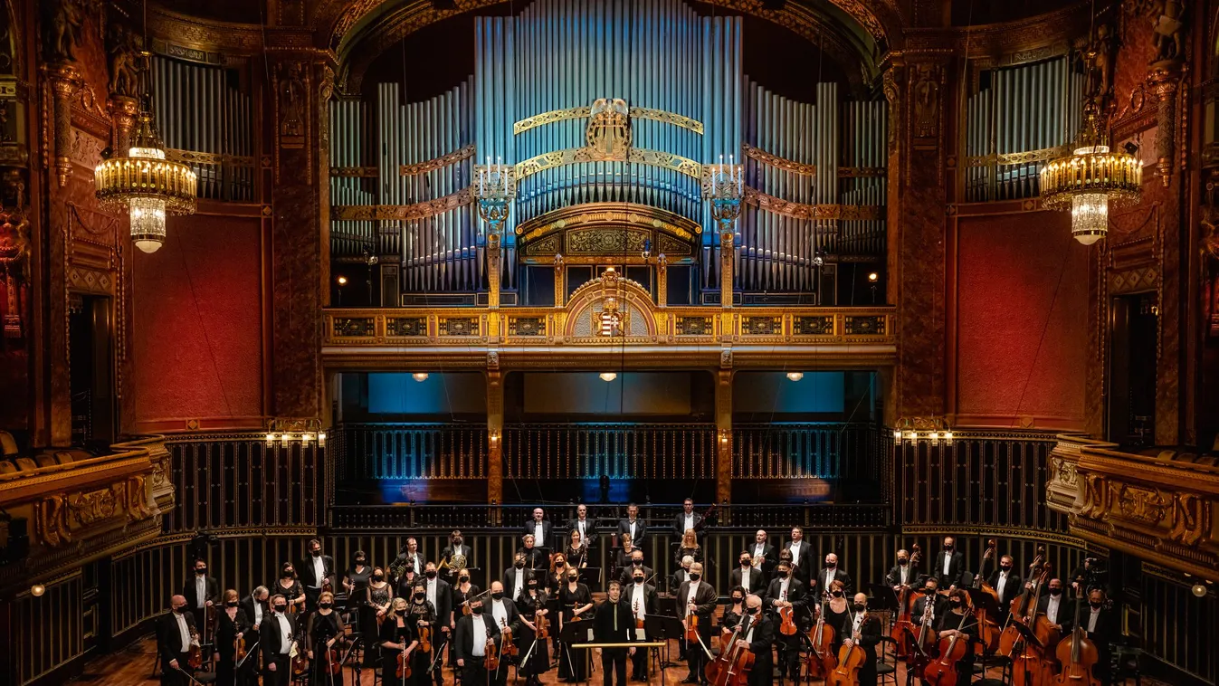 Vígszínházi vetítésekkel és tetőteraszos musicalkoncertekkel indul a május