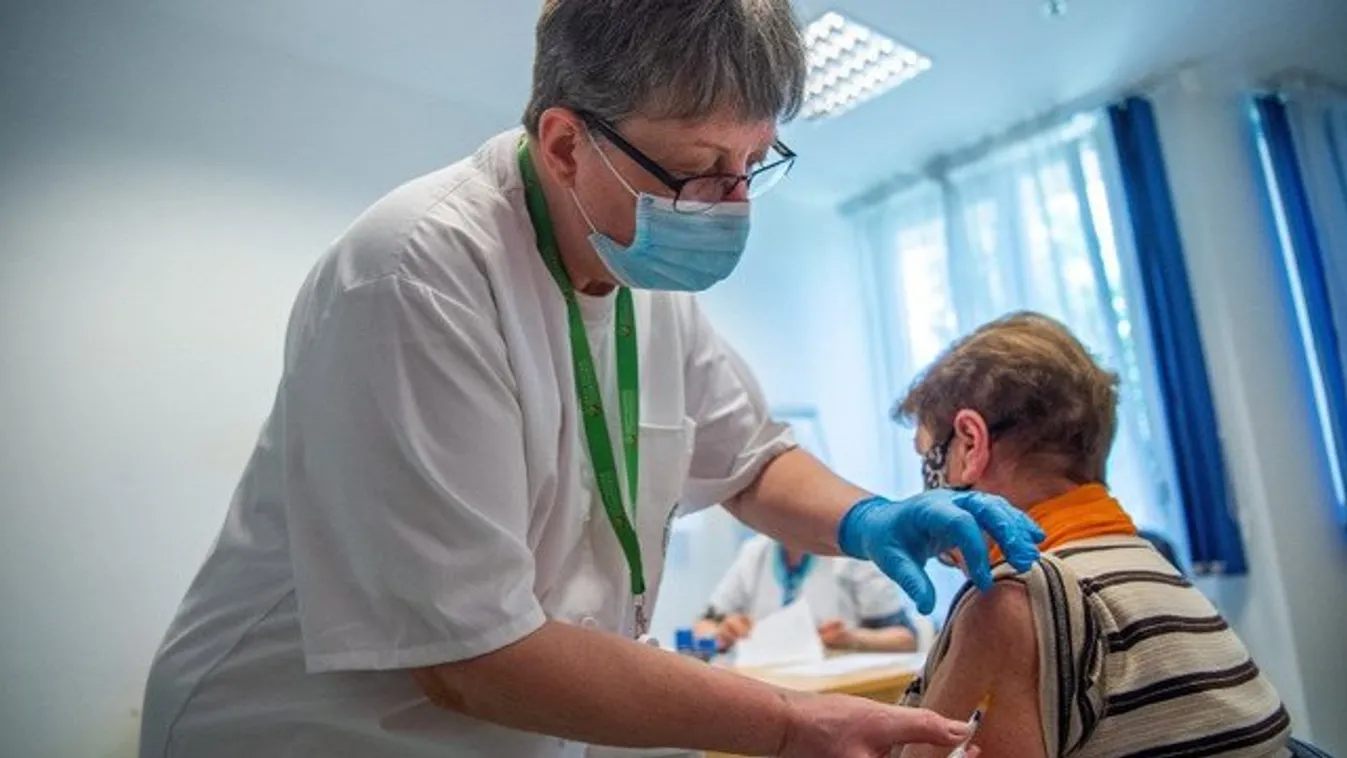 Operatív törzs: Újabb időpontokat hirdetnek meg 199 ezer adag Pfizer vakcinára