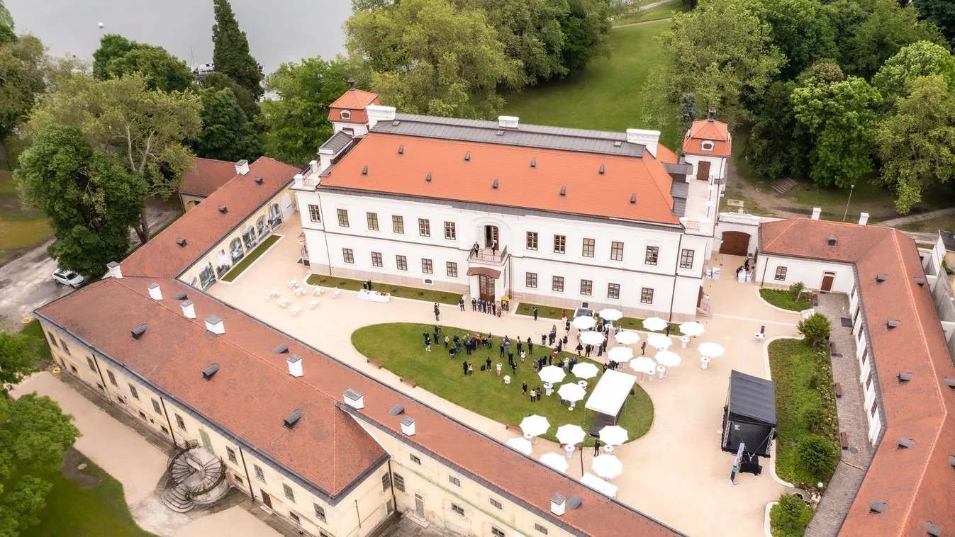 Új kiállítással nyit a felújított Esterházy-kastély Tatán