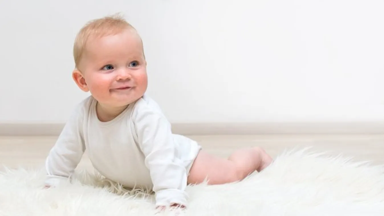Repülőn szülte meg koraszülött babáját egy kismama
