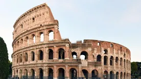Videón láthatjuk a római Colosseum készülő, visszahúzható színpadát